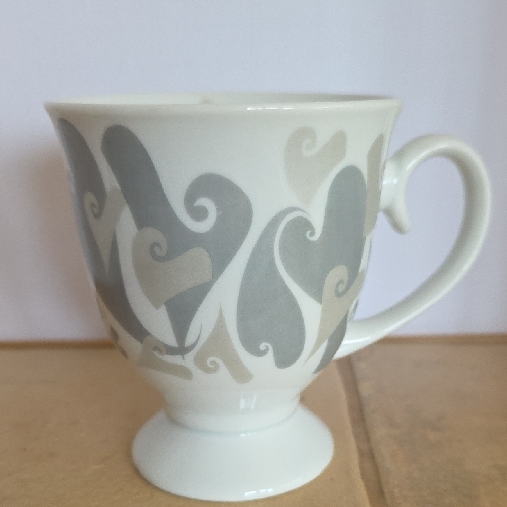 Mary Kay White and Gray Heart Pattern Pedestal Mug Hearts Love 2002